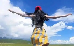 小孩把坤坤放入妈妈里面